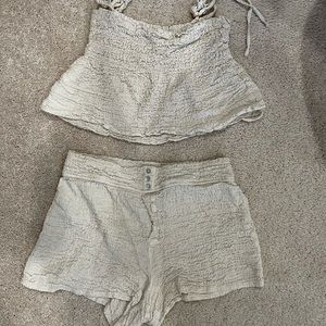 Set. Very light great for vacation. Worn once